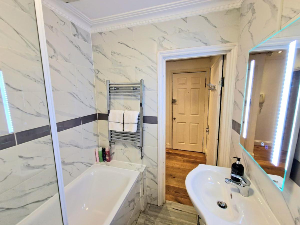 Cosy Home In Kensington - Great Location! 3 Minutes Walk To Earl'S Court Station Londen Buitenkant foto