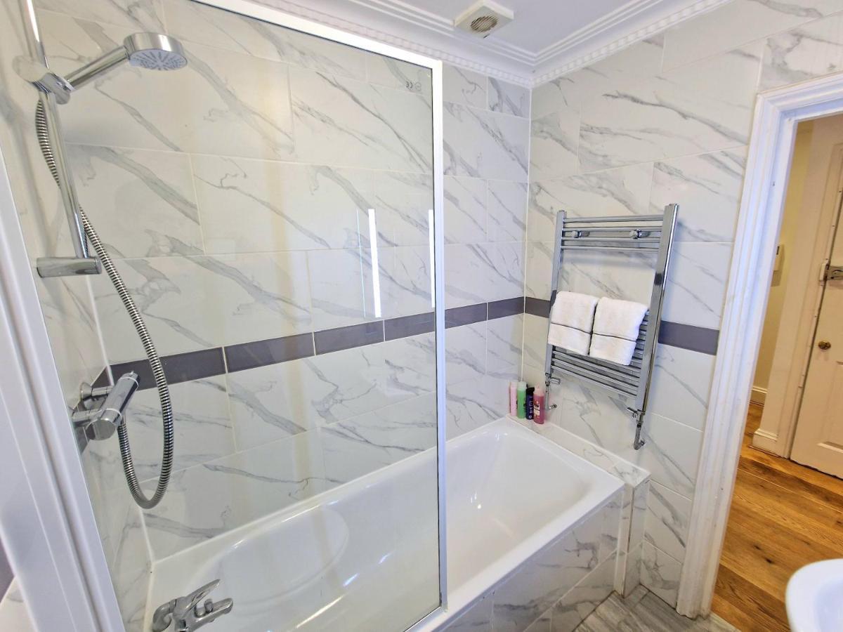 Cosy Home In Kensington - Great Location! 3 Minutes Walk To Earl'S Court Station Londen Buitenkant foto